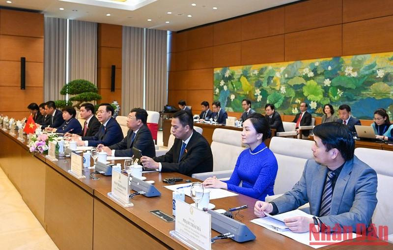 La delegación vietnamita.